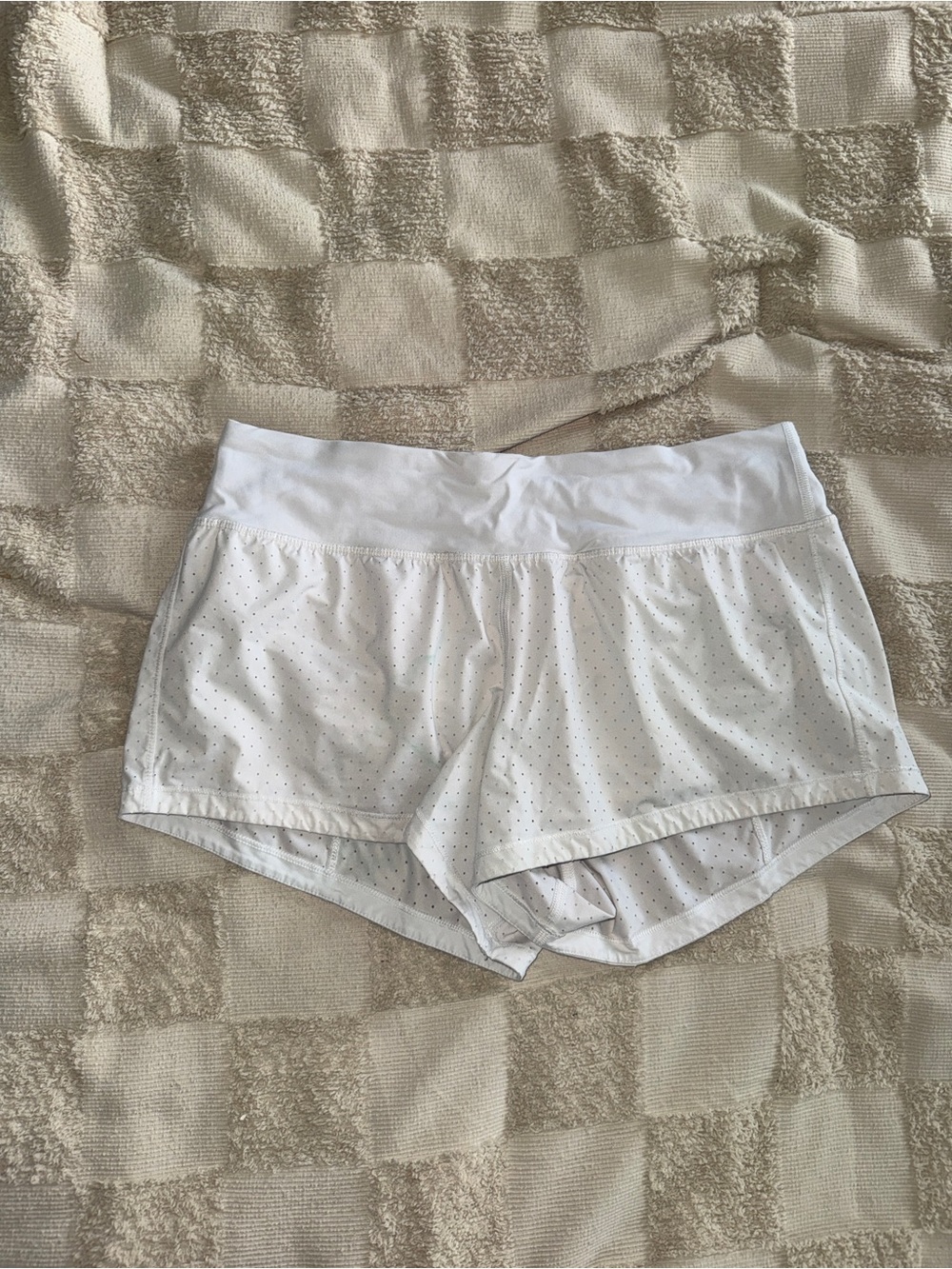 Lululemon‎ Final Lap Short (2.5")
White size 8